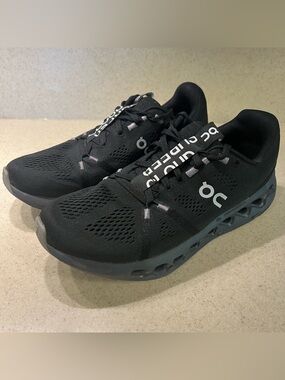 On Running Women’s Cloudsurfer Black Shoes Size 9